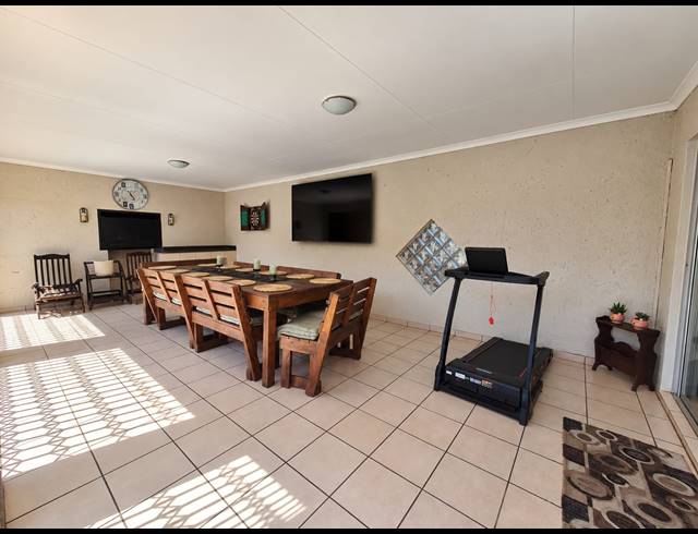 3 BEDROOM HOUSE FOR SALE IN VANDERBIJLPARK SE 2